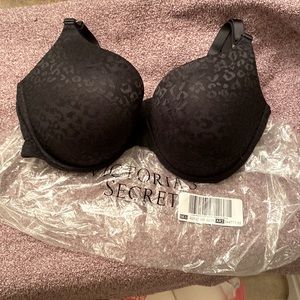 New Victoria’s Secret ‘PINK’ bra. Size 36DD. Black lace with adjustable straps.